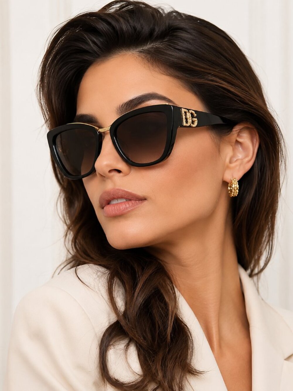 Luxury Black Cat-Eye Sunglasses with Gold Logo & Brown Gradient Lenses